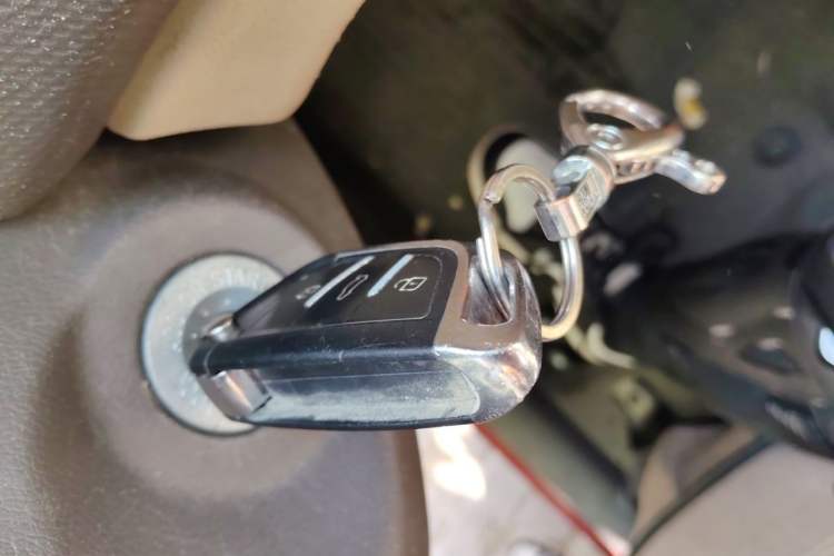 Used Hyundai Verna (older generation) 2010 Sedan 1.4L Manual Comfort GS Vehicle Key