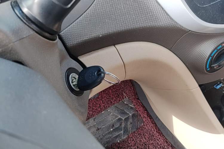Used Hyundai Verna (older generation) 2010 Sedan 1.4L Manual Comfort GS Vehicle Key