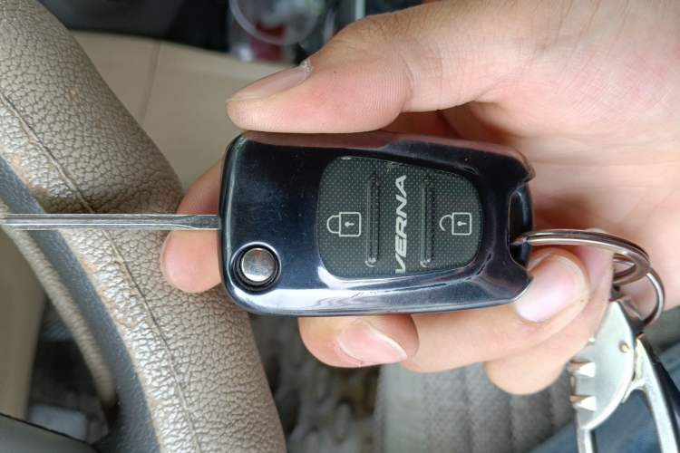 Used Hyundai Verna (older generation) 2010 Sedan 1.4L Manual Comfort GS Vehicle Key