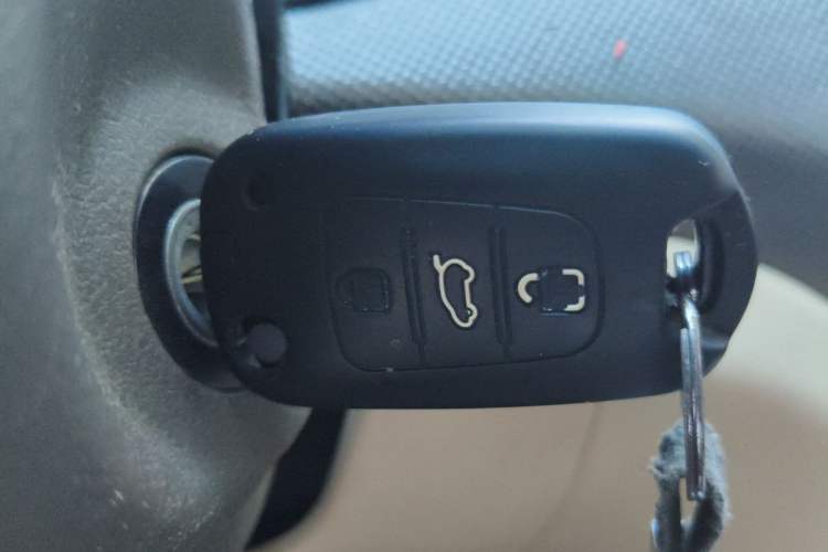 Used Hyundai Verna (older generation) 2010 Sedan 1.4L Automatic Fashionable GT Model Vehicle Key