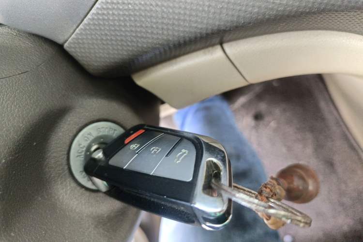 Used Hyundai Verna (older generation) 2010 Sedan 1.4L Manual Standard GL Model Vehicle Key