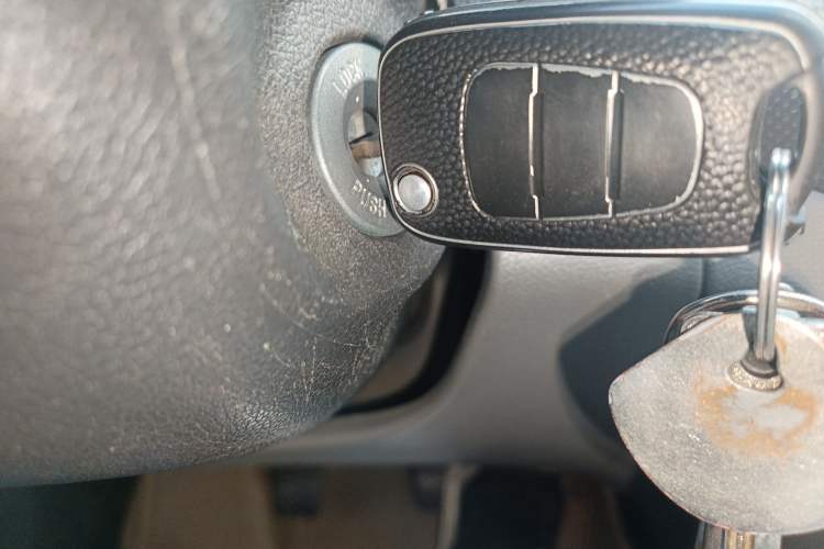 Used Hyundai Verna (older generation) 2010 Sedan 1.4L Manual Comfort GS Vehicle Key