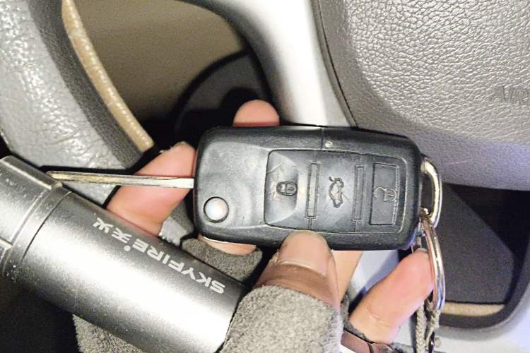 Used Hyundai Verna (older generation) 2010 Sedan 1.4L Manual Comfort GS Vehicle Key