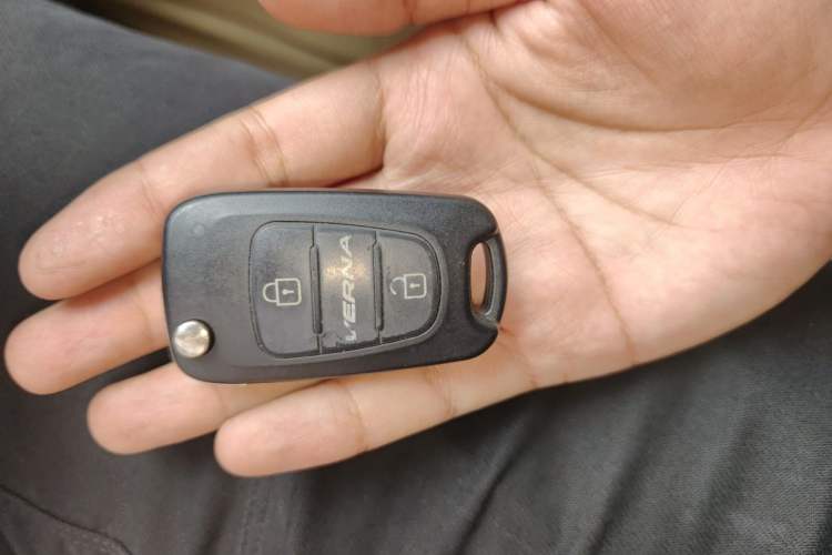 Used Hyundai Verna (older generation) 2010 Sedan 1.4L Automatic Fashionable GT Model Vehicle Key