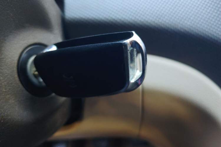 Used Hyundai Verna (older generation) 2010 Sedan 1.4L Manual Comfort GS Vehicle Key