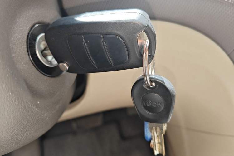 Used Hyundai Verna (older generation) 2010 Sedan 1.4L Automatic Comfort Model GS Vehicle Key