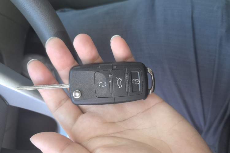 Used Hyundai Verna (older generation) 2010 Sedan 1.4L Automatic Fashionable GT Model Vehicle Key