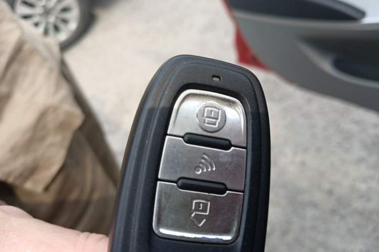 Used Hyundai Verna (older generation) 2010 Sedan 1.4L Automatic Fashionable GT Model Vehicle Key
