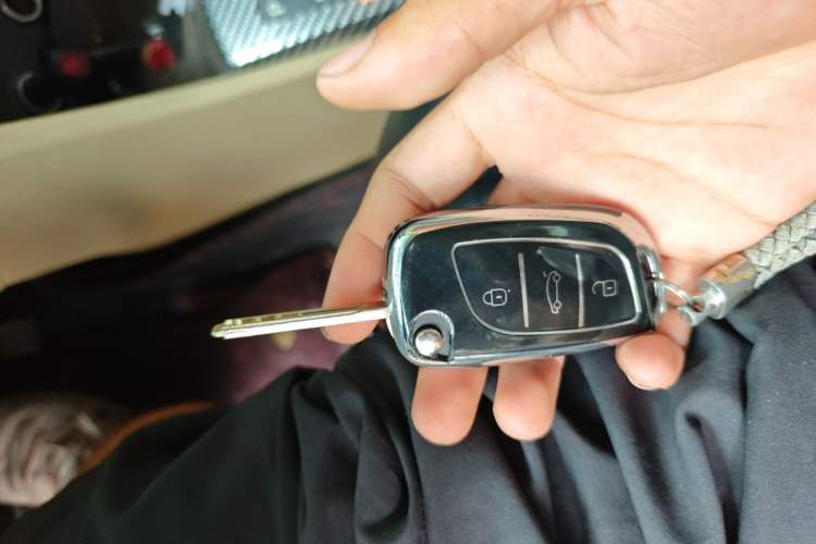 Used Hyundai Verna (older generation) 2010 Sedan 1.4L Automatic Comfort Model GS Vehicle Key
