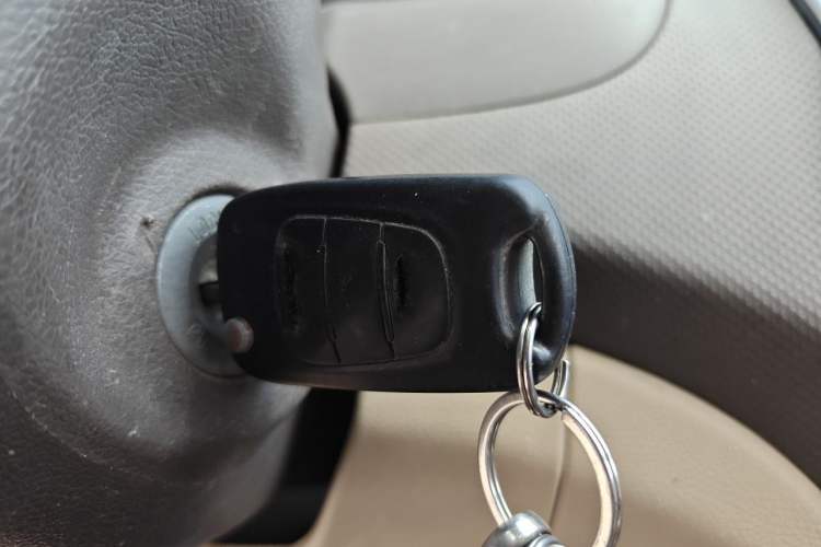 Used Hyundai Verna (older generation) 2010 Sedan 1.4L Automatic Comfort Model GS Vehicle Key