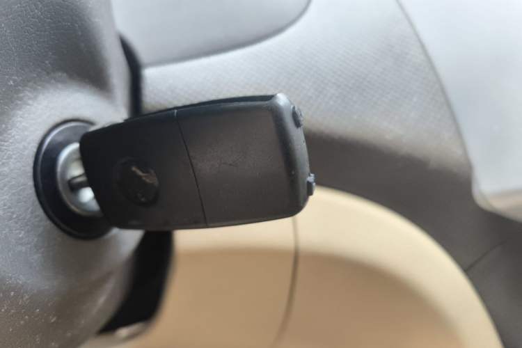Used Hyundai Verna (older generation) 2010 Sedan 1.4L Automatic Comfort Model GS Vehicle Key