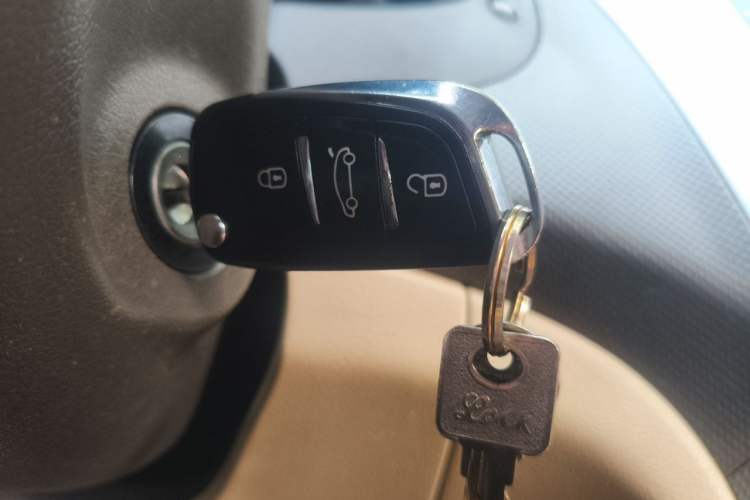Used Hyundai Verna (older generation) 2010 Sedan 1.4L Automatic Comfort Model GS Vehicle Key