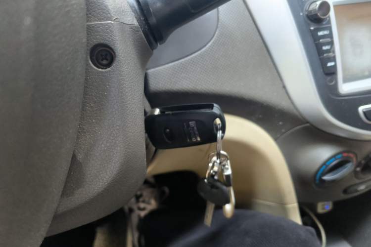 Used Hyundai Verna (older generation) 2010 Sedan 1.4L Manual Comfort GS Vehicle Key