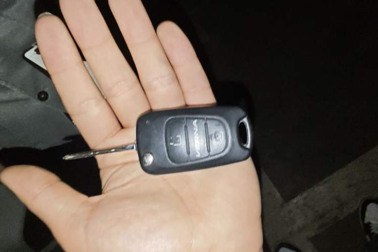 Used Hyundai Verna (older generation) 2010 Sedan 1.4L Manual Comfort GS Vehicle Key