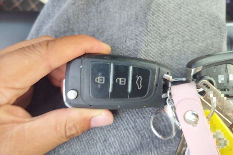 Used Hyundai Verna (older generation) 2010 Sedan 1.4L Automatic Fashionable GT Model Vehicle Key