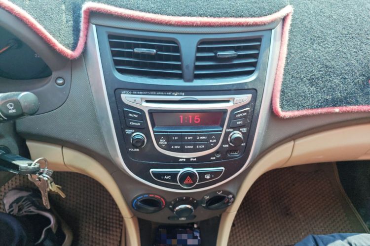 Used Hyundai Verna (older generation) 2010 Sedan 1.4L Manual Comfort GS Audio And AC Panel