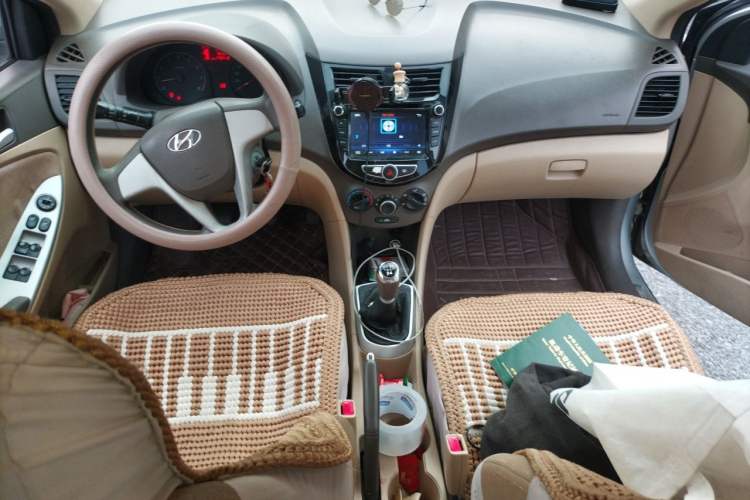 Used Hyundai Verna (older generation) 2010 Sedan 1.4L Manual Comfort GS Audio And AC Panel