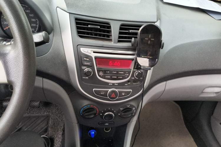 Used Hyundai Verna (older generation) 2010 Sedan 1.4L Manual Comfort GS Audio And AC Panel