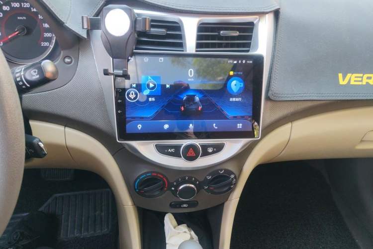 Used Hyundai Verna (older generation) 2010 Sedan 1.4L Automatic Fashionable GT Model Audio And AC Panel