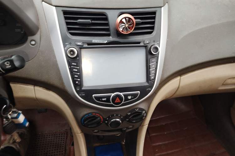 Used Hyundai Verna (older generation) 2010 Sedan 1.4L Manual Standard GL Model Audio And AC Panel