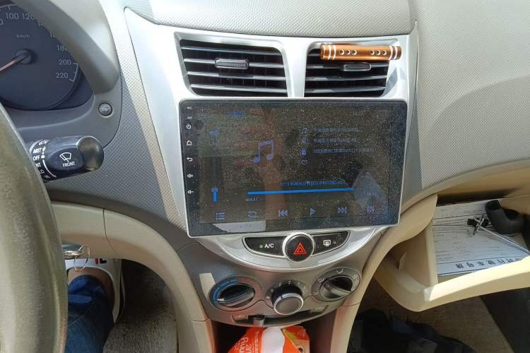Used Hyundai Verna (older generation) 2010 Sedan 1.4L Manual Standard GL Model Audio And AC Panel