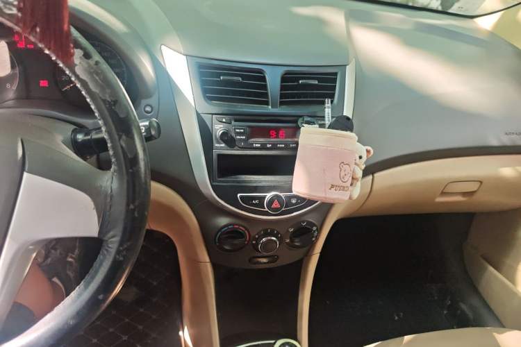 Used Hyundai Verna (older generation) 2010 Sedan 1.4L Manual Standard GL Model Audio And AC Panel