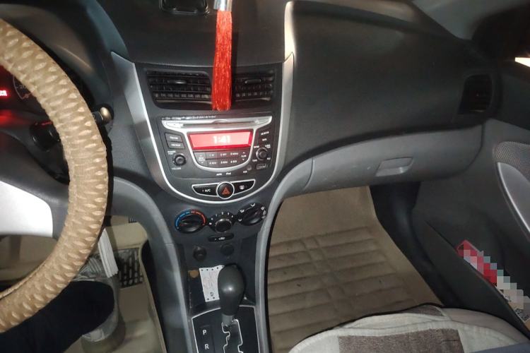 Used Hyundai Verna (older generation) 2010 Sedan 1.4L Automatic Comfort Model GS Audio And AC Panel