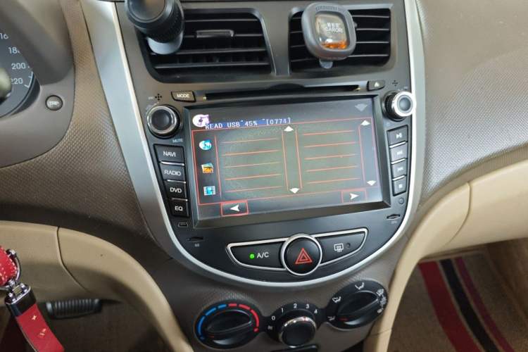 Used Hyundai Verna (older generation) 2010 Sedan 1.4L Automatic Comfort Model GS Audio And AC Panel
