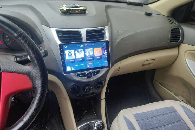 Used Hyundai Verna (older generation) 2010 Sedan 1.4L Manual Comfort GS Audio And AC Panel