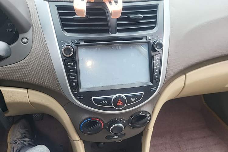 Used Hyundai Verna (older generation) 2010 Sedan 1.4L Manual Comfort GS Audio And AC Panel