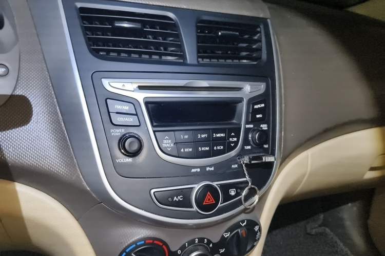 Used Hyundai Verna (older generation) 2010 Sedan 1.4L Manual Standard GL Model Audio And AC Panel