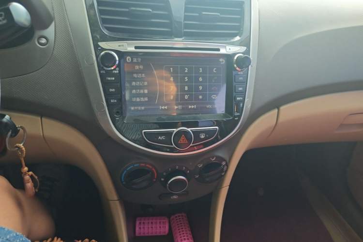 Used Hyundai Verna (older generation) 2010 Sedan 1.4L Manual Comfort GS Audio And AC Panel
