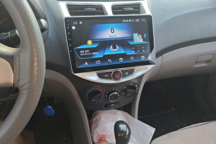 Used Hyundai Verna (older generation) 2010 Sedan 1.4L Automatic Comfort Model GS Audio And AC Panel