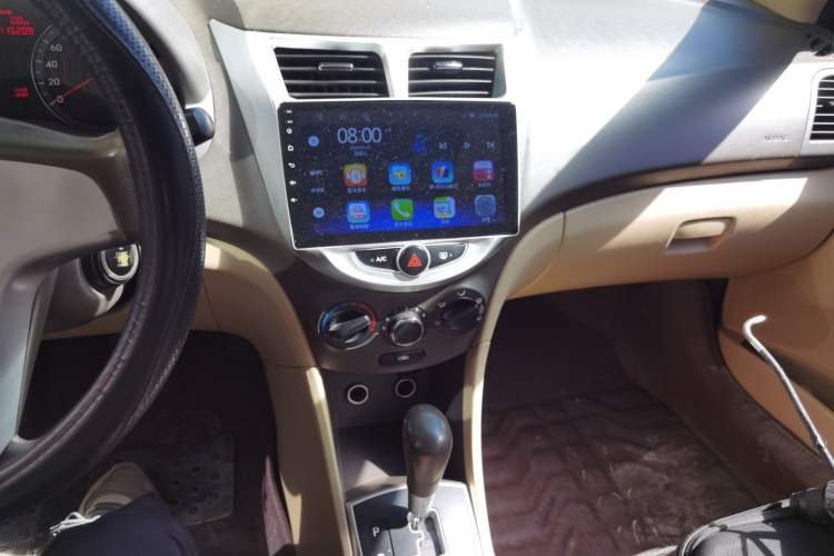 Used Hyundai Verna (older generation) 2010 Sedan 1.4L Automatic Fashionable GT Model Audio And AC Panel