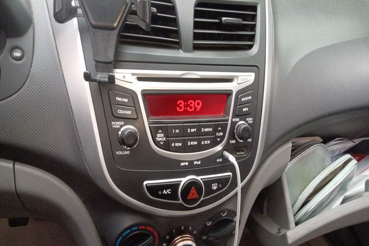 Used Hyundai Verna (older generation) 2010 Sedan 1.4L Manual Standard GL Model Audio And AC Panel