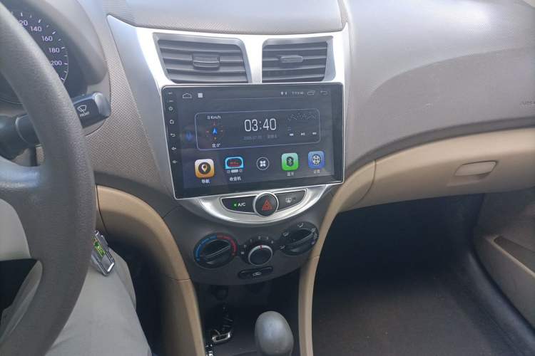 Used Hyundai Verna (older generation) 2010 Sedan 1.4L Automatic Fashionable GT Model Audio And AC Panel