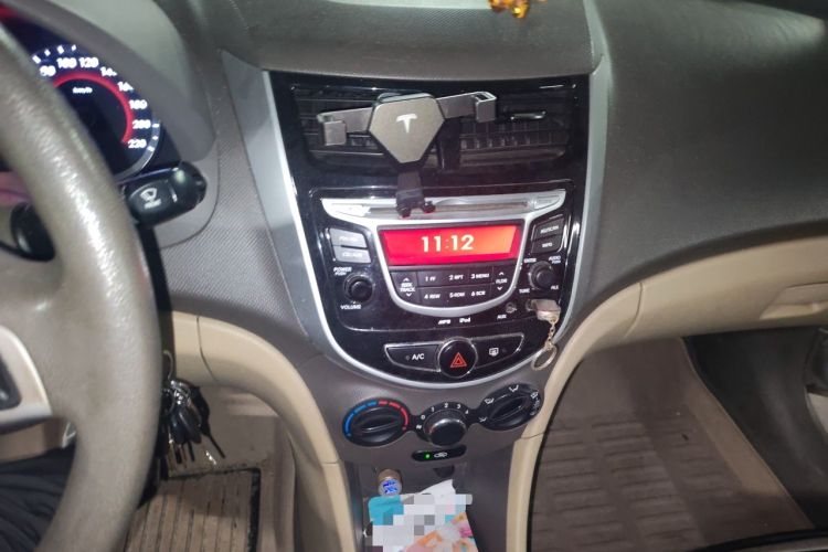 Used Hyundai Verna (older generation) 2010 Sedan 1.4L Manual Luxury GLS Trim Audio And AC Panel