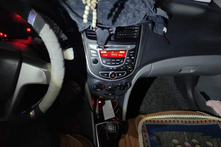 Used Hyundai Verna (older generation) 2010 Sedan 1.4L Manual Comfort GS Audio And AC Panel