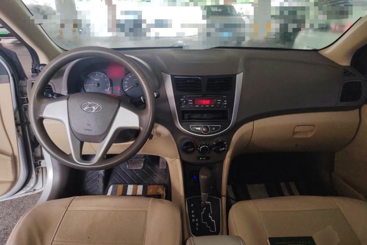 Used Hyundai Verna (older generation) 2010 Sedan 1.4L Automatic Comfort Model GS Center Console