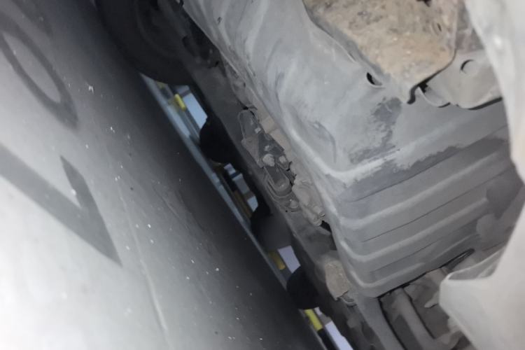 Used Hyundai Verna (older generation) 2010 Sedan 1.4L Manual Comfort GS Chassis Front Left