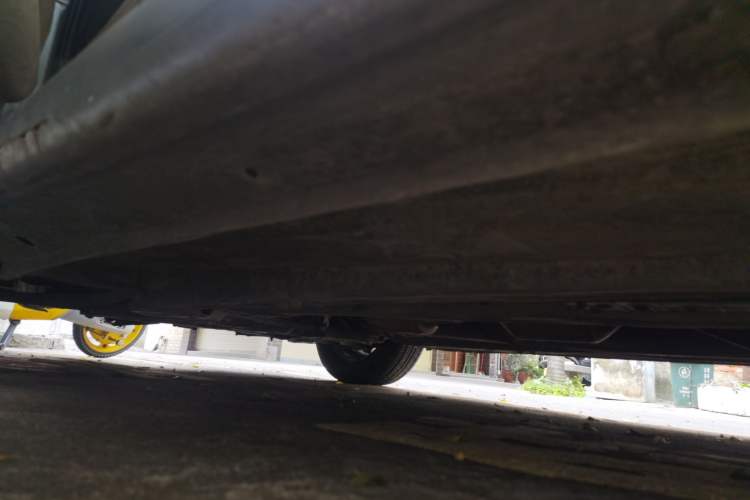 Used Hyundai Verna (older generation) 2010 Sedan 1.4L Manual Comfort GS Chassis Front Left