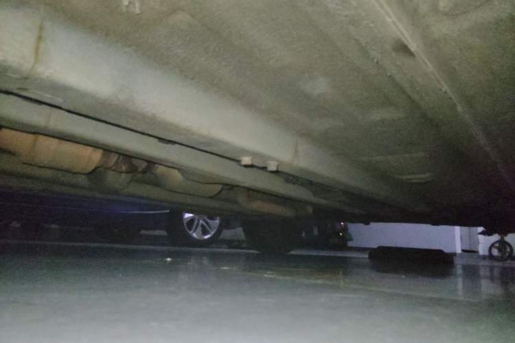 Used Hyundai Verna (older generation) 2010 Sedan 1.4L Manual Comfort GS Chassis Front Left