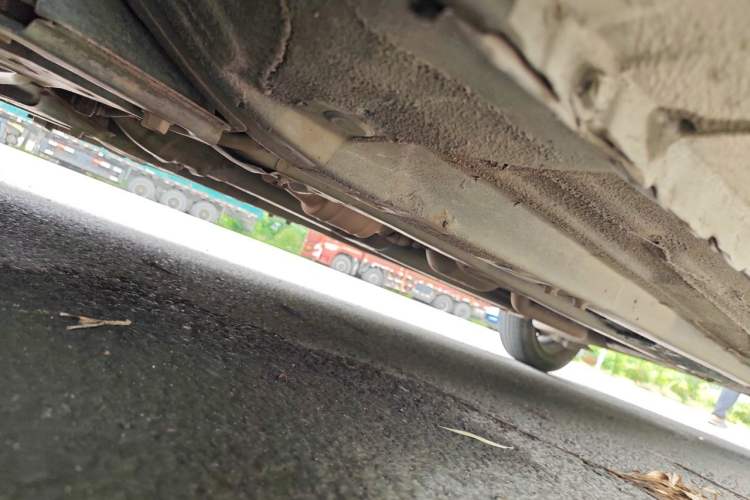 Used Hyundai Verna (older generation) 2010 Sedan 1.4L Manual Comfort GS Chassis Front Left