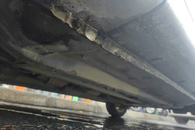 Used Hyundai Verna (older generation) 2010 Sedan 1.4L Manual Comfort GS Chassis Front Left