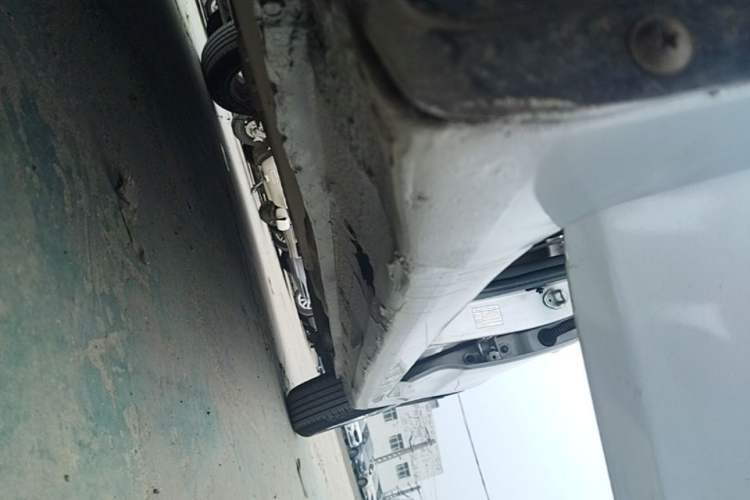 Used Hyundai Verna (older generation) 2010 Sedan 1.4L Manual Comfort GS Chassis Front Left