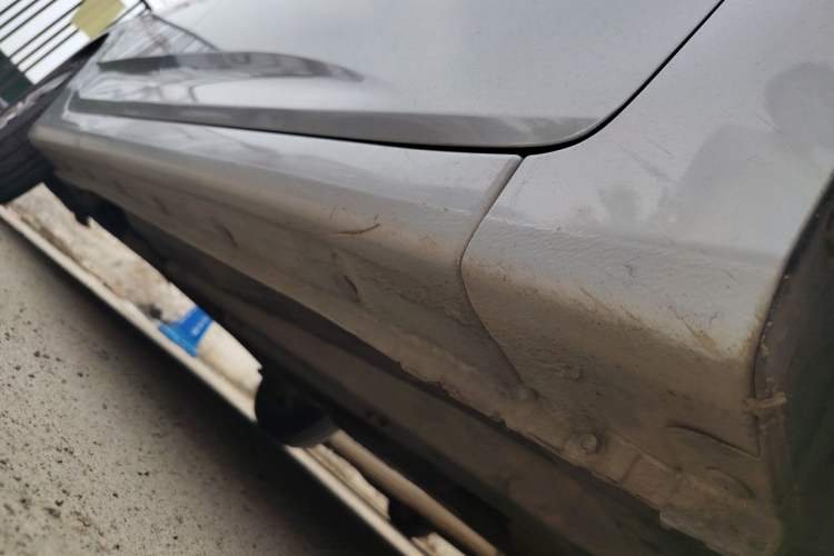 Used Hyundai Verna (older generation) 2010 Sedan 1.4L Automatic Comfort Model GS Chassis Front Right