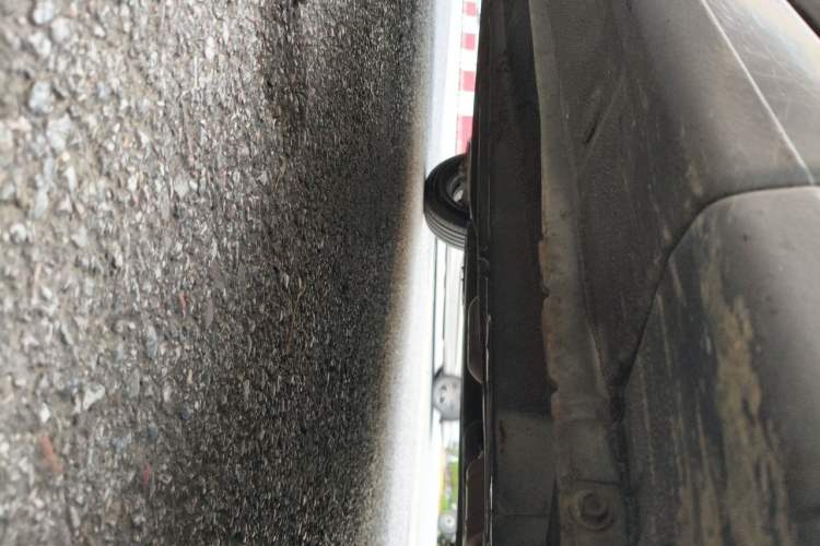 Used Hyundai Verna (older generation) 2010 Sedan 1.4L Manual Comfort GS Chassis Front Right