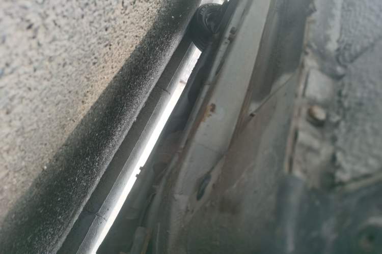 Used Hyundai Verna (older generation) 2010 Sedan 1.4L Manual Standard GL Model Chassis Front Right