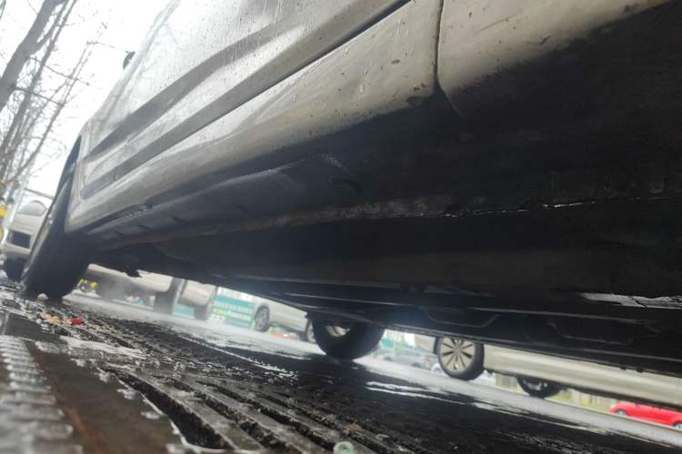 Used Hyundai Verna (older generation) 2010 Sedan 1.4L Manual Comfort GS Chassis Front Right