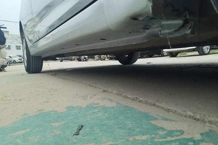 Used Hyundai Verna (older generation) 2010 Sedan 1.4L Manual Comfort GS Chassis Front Right